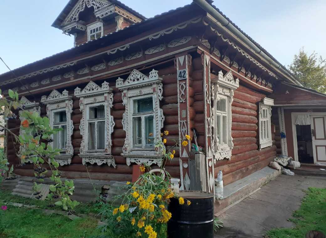 Бревенчатый дом в деревне на Новорижском шоссе (25 км. от Москвы)